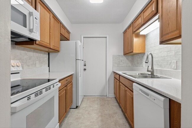 Building Photo - Adorable Single Family Home