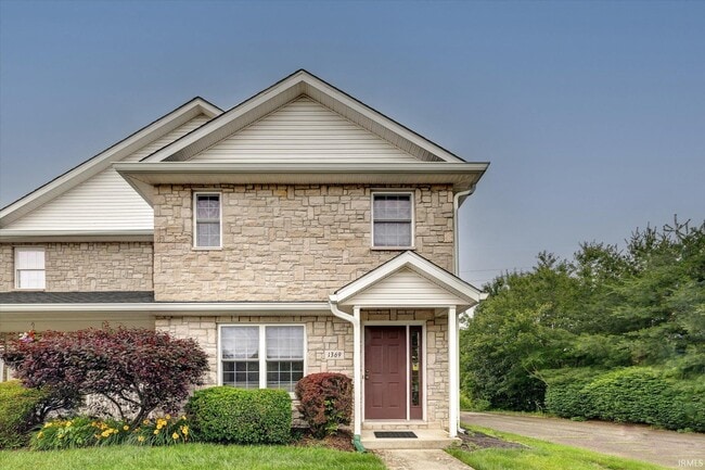 Building Photo - 1369 S Stella Dr
