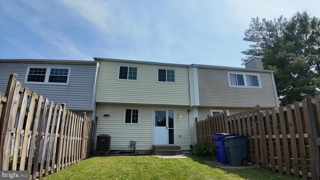 Building Photo - 1721 Springhouse Ct