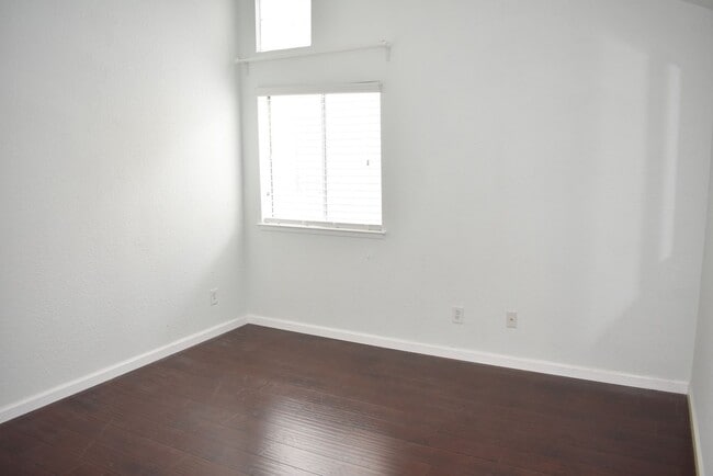 Building Photo - 1019 Dornajo Way