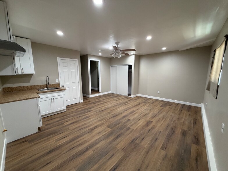 Building Photo - 2828 W 7th St