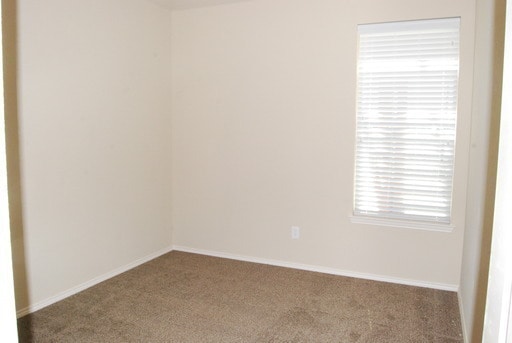 Building Photo - Beautiful 3 Bedroom Duplex Located in Gran...
