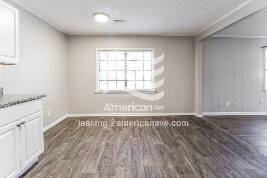 Building Photo - 1801 Graham Rd