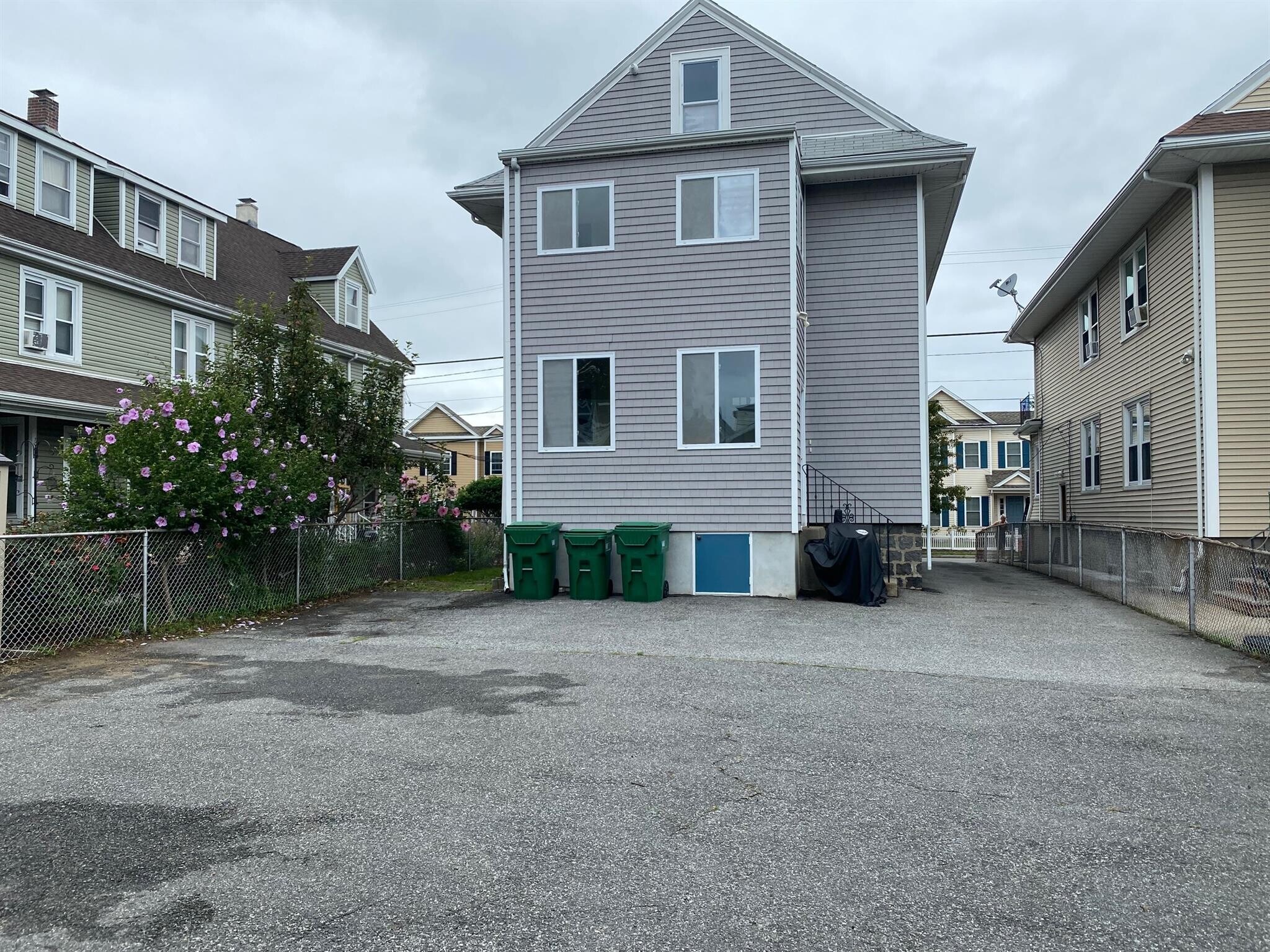 Building Photo - 188 Harvard St