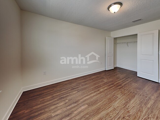 Building Photo - 5795 Hampton Creek Rd