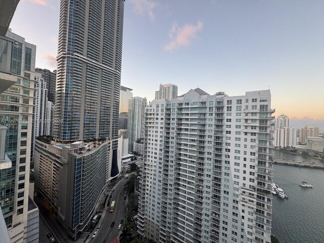 Building Photo - 1155 Brickell Bay Dr
