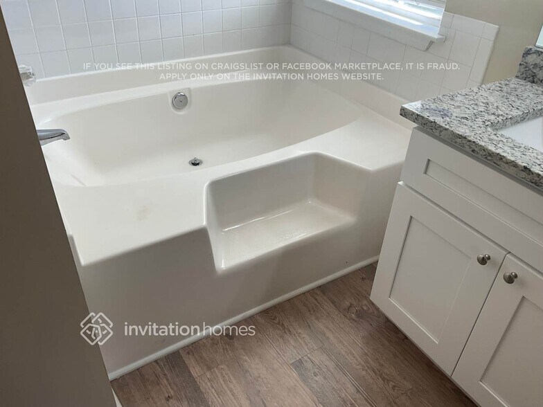 Building Photo - 2055 Registry Ct