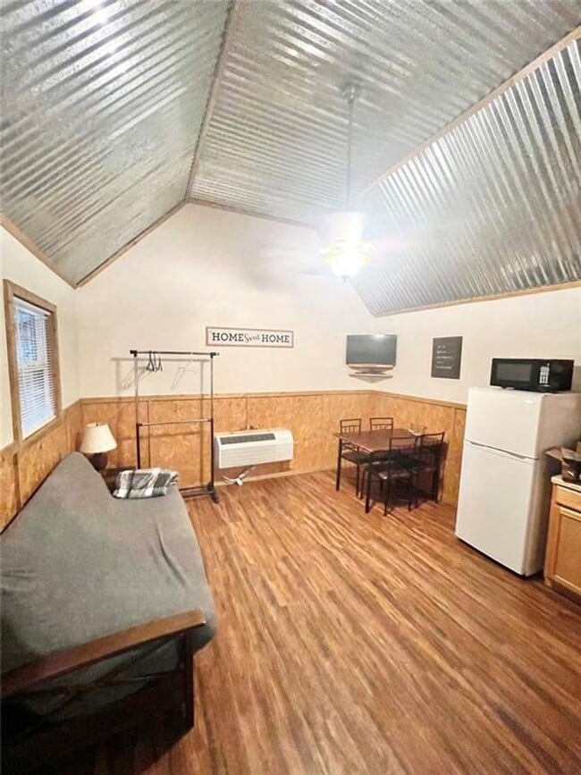 Building Photo - 2131 Sioux Dr