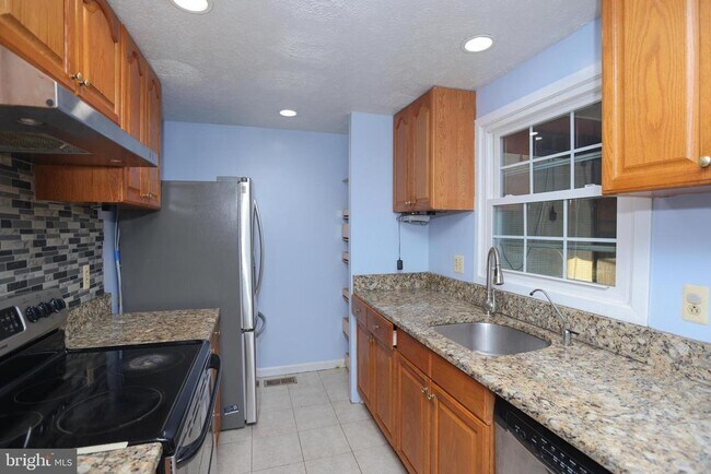 Building Photo - 4328 Hallfield Manor Dr