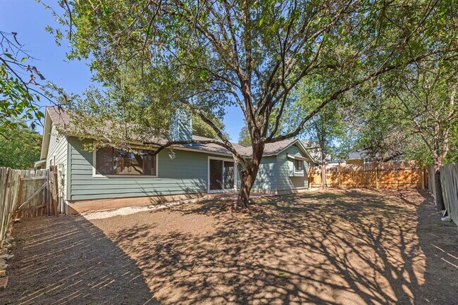 Building Photo - 2923 Norfolk Dr