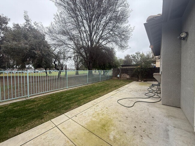 Building Photo - ***JUST REDUCED!!!*** 2-Bedroom, 2-bathroom single level home located in Country Club Villas in L...