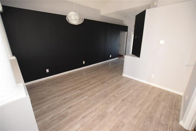 Building Photo - 500 Lake Charles Dr