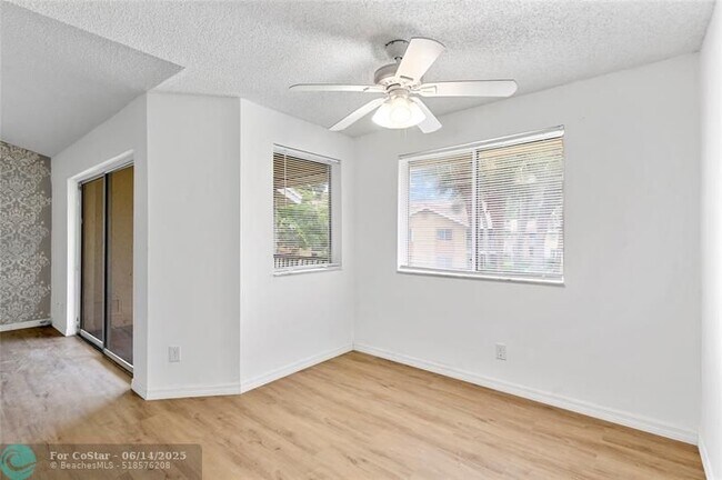 Building Photo - 1084 Coral Club Dr