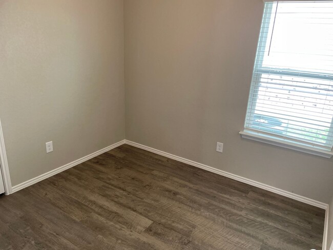 Building Photo - *Pre-leasing* Three Bedroom | Two Bath Hom...