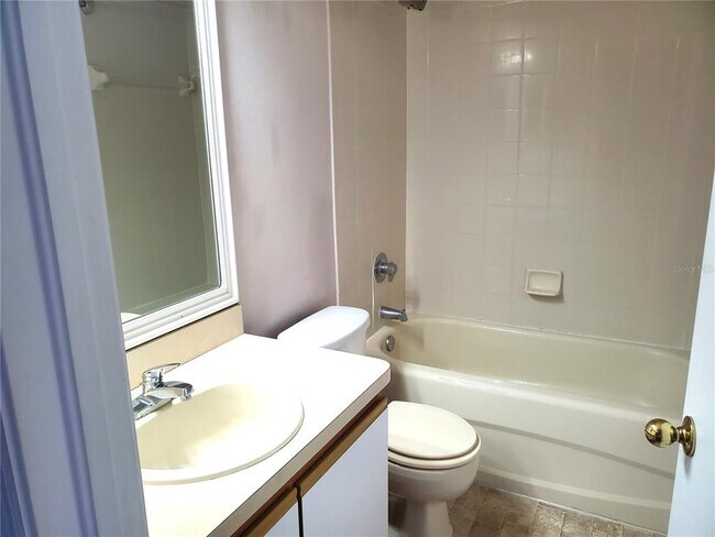 Building Photo - 1411 Sedgwick Dr