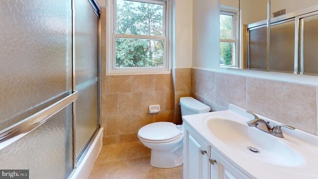 Building Photo - 2211 Arlington Terrace