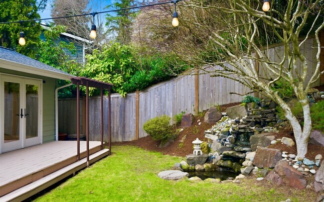 Building Photo - 15237 SE 48th Dr