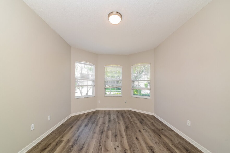 Building Photo - 1073 Whitegate Ct