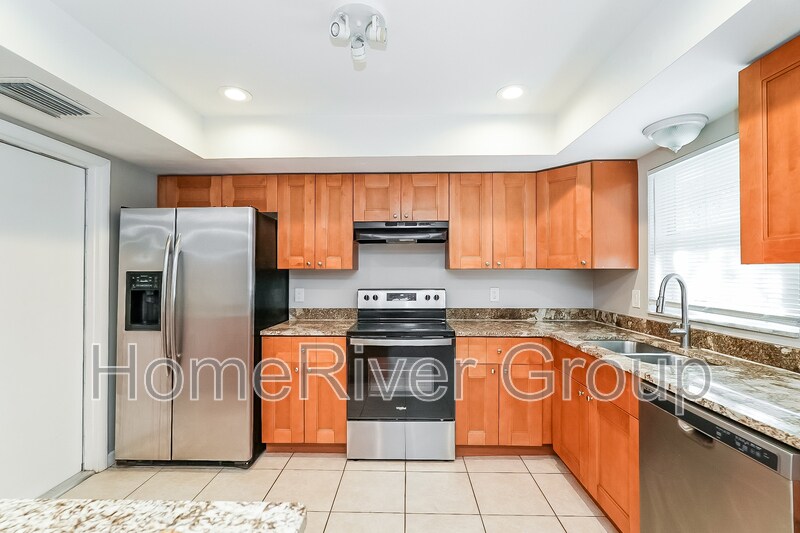 Building Photo - 2046 Little Neck Rd