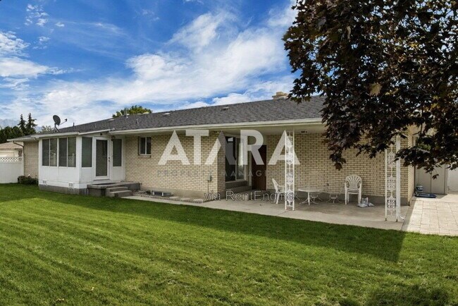 Building Photo - 1374 Marinwood Ave