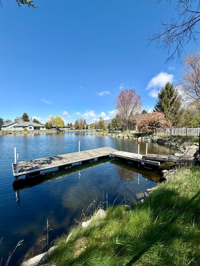 Building Photo - Hard to find 3 Bdrm, 2 Bath home in Harbor isles on the canal 2 miles to Sky Lakes Medical Ctr an...