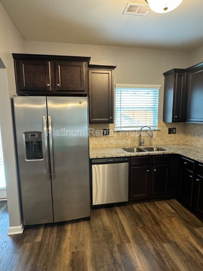 Building Photo - 5745 Woodside Crossing