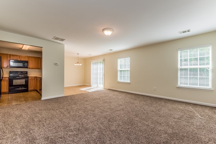 Building Photo - 2740 Mayfair Dr