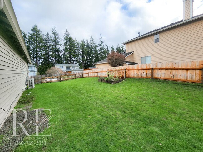 Building Photo - Modern Elegance Meets Tranquil Lakeside Living On Osprey Circle