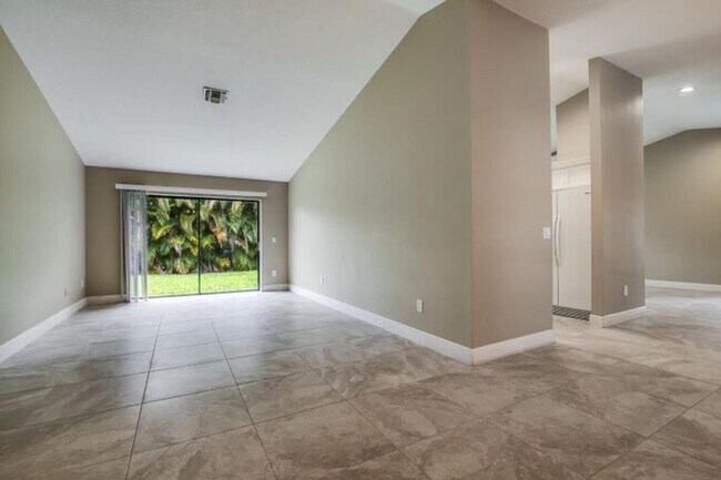 Building Photo - 2713 Yarmouth Dr