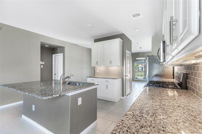 Building Photo - 18115 Van Berkel Ln