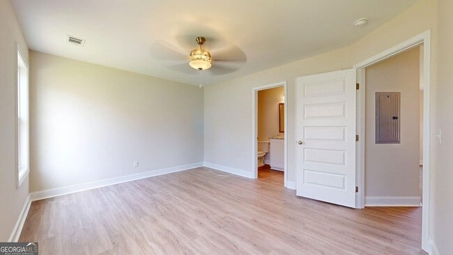 Building Photo - 2 Roundtree St