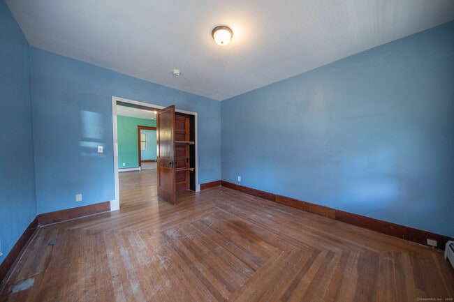 Building Photo - 32 Linnell St