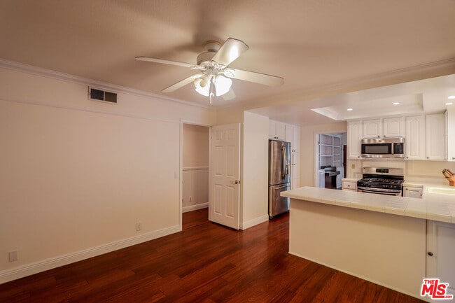 Building Photo - 104 Windjammer
