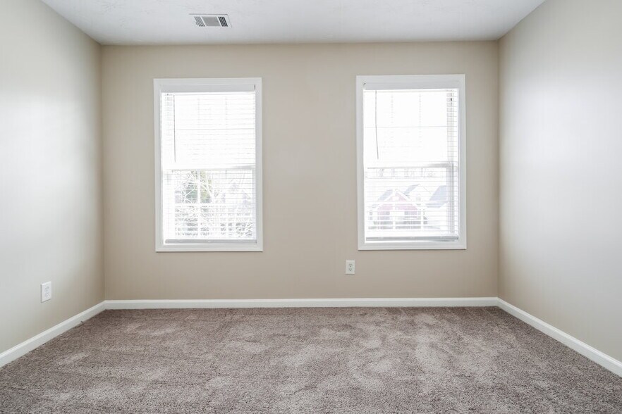 Building Photo - 2468 Radcliffe Ct