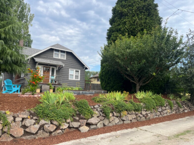 Building Photo - 6113 39th Ave S