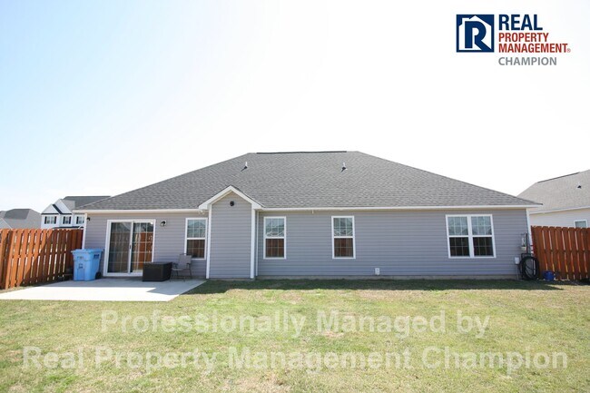 Building Photo - 4 BD/2 BA Single Story Home on Large Corner Lot w/Fenced Back Yard