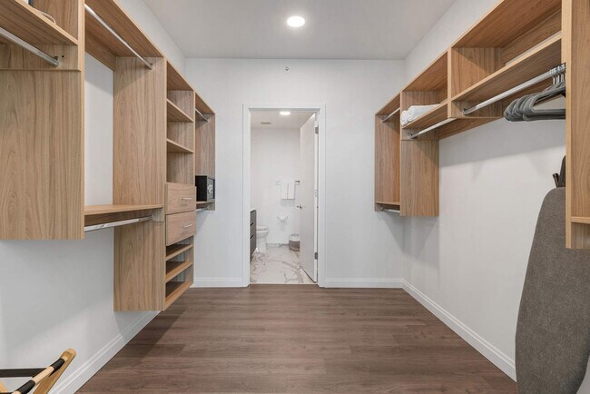 Building Photo - 1000 S Michigan Ave