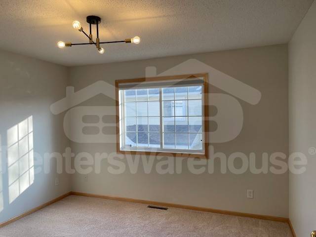 Building Photo - 11011 Oak Grv Cir