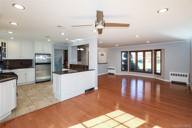 Building Photo - 91 Birchwood Park Dr