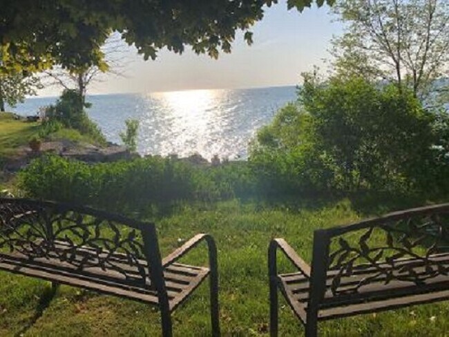 Tranquil, peaceful - waterfront! - 3061 Maple Ave