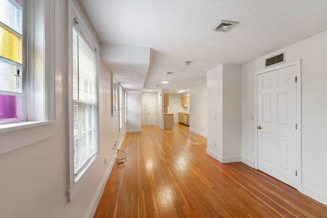 Building Photo - 71 Benefit St