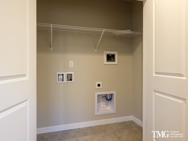 Building Photo - Brand New 3 Bed 2.5 Bath Ridgefield Home Offering
