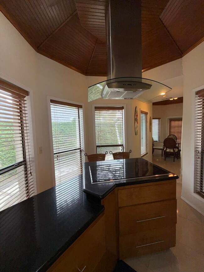 Building Photo - 3110 Jacaranda Dr
