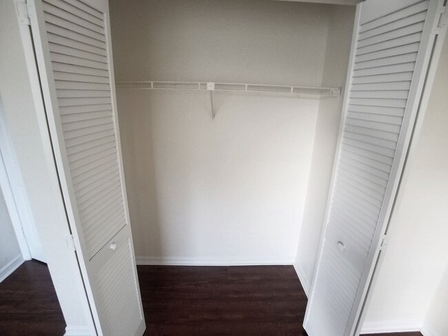 Building Photo - Beautiful Remodeled Winter Park 2/2 Condo for Rent in Front of Full Sail.