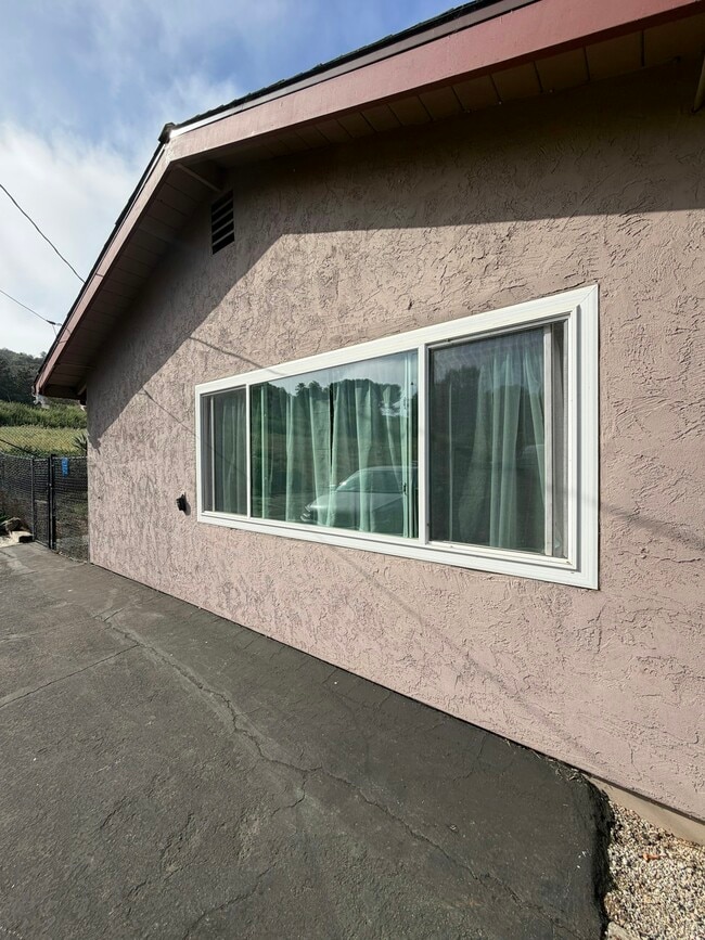 Building Photo - 266 S Carmel Rd