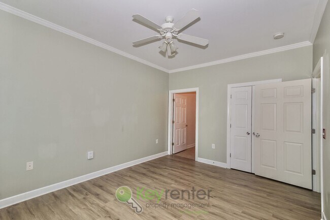 Building Photo - Wilmington - 2 Bdrm, 2 Bath, 2100 Sq Ft, Pet-Friendly