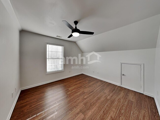 Building Photo - 383 Vine Mountain Way