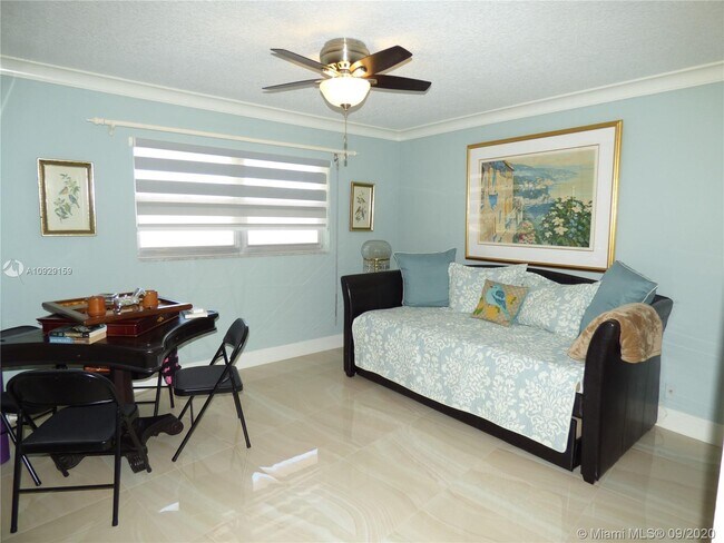 Building Photo - 1523 E Hillsboro Blvd