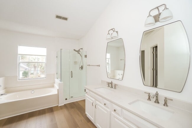 Building Photo - Stunning 3-bedroom, 2.5-bathroom home located in desirable Mt. Pleasant, SC