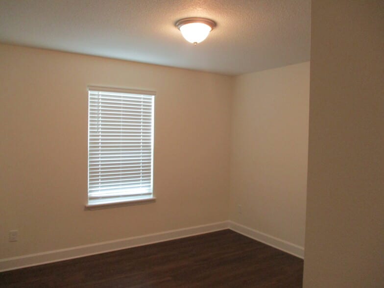 Building Photo - 10302 Watercrest Ct